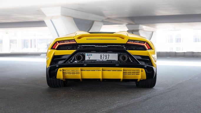 Lamborghini Huracán I, 2022 родстер спорт класса в Дубае от AVA car rental желтый цвет | AUTO.AE