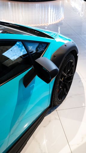 Lamborghini Huracán I, 2024 купе спорт класса в Дубае от DEIZ голубой цвет | AUTO.AE