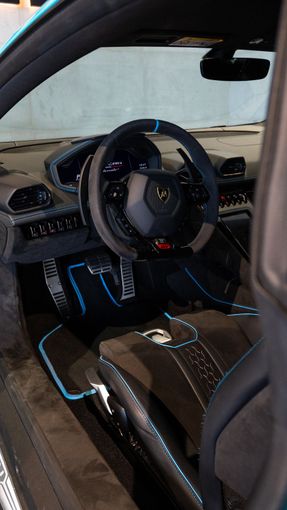 Lamborghini Huracán I, 2024 купе спорт класса в Дубае от DEIZ голубой цвет | AUTO.AE