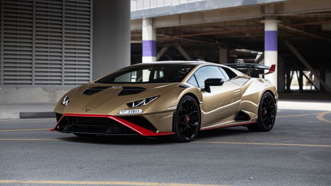 Lamborghini Huracán, 2022 sport coupe for rent in Dubai by AVA car rental, golden color | AUTO.AE