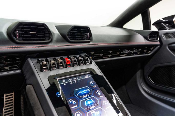 Новый Lamborghini Huracán I, 5.2 л, 2024 в Дубае от PUPIL OF FATE MOTORS Черный цвет. Европейская | AUTO.AE