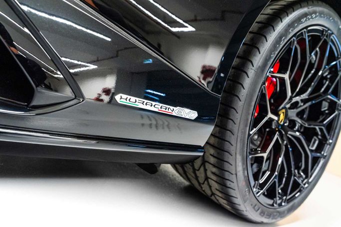 Новый Lamborghini Huracán I, 5.2 л, 2024 в Дубае от PUPIL OF FATE MOTORS Черный цвет. Европейская | AUTO.AE