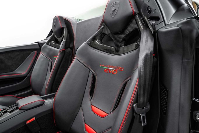 Новый Lamborghini Huracán I, 5.2 л, 2024 в Дубае от PUPIL OF FATE MOTORS Черный цвет. Европейская | AUTO.AE
