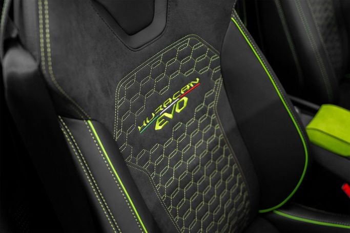Подержанный Lamborghini Huracán I, 5.2 л, 2024 в Дубае от PUPIL OF FATE MOTORS Зеленый цвет. GCC | AUTO.AE