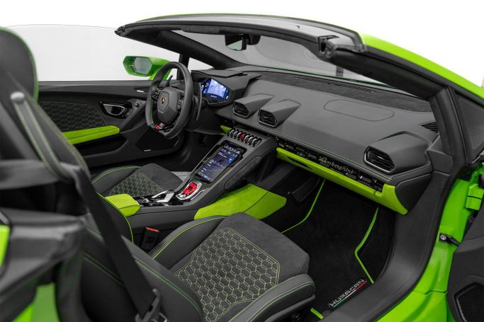 Подержанный Lamborghini Huracán I, 5.2 л, 2024 в Дубае от PUPIL OF FATE MOTORS Зеленый цвет. GCC | AUTO.AE