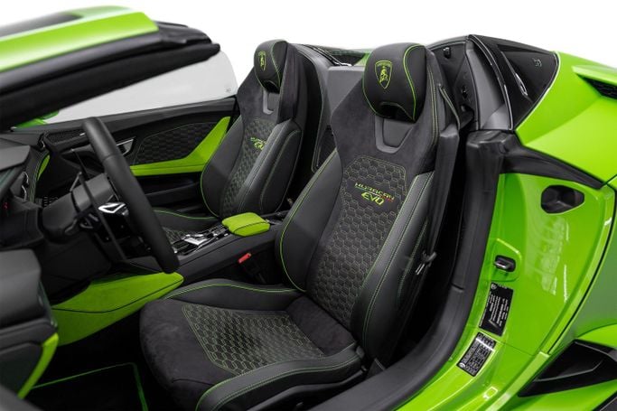 Подержанный Lamborghini Huracán I, 5.2 л, 2024 в Дубае от PUPIL OF FATE MOTORS Зеленый цвет. GCC | AUTO.AE