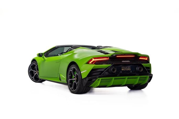 Подержанный Lamborghini Huracán I, 5.2 л, 2024 в Дубае от PUPIL OF FATE MOTORS Зеленый цвет. GCC | AUTO.AE