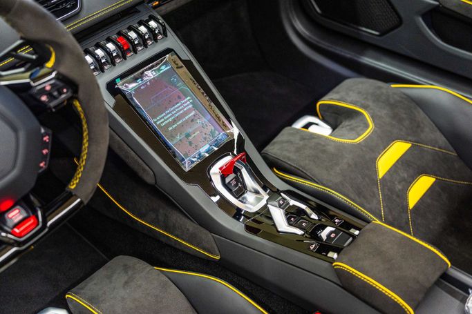 Новый Lamborghini Huracán I Рестайлинг, 5.2 л, 2024 в Дубае от PUPIL OF FATE MOTORS Желтый цвет. Европейская | AUTO.AE