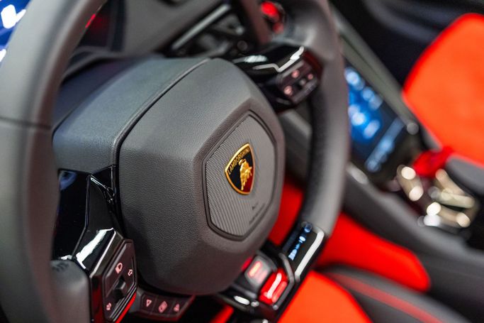 Новый Lamborghini Huracán I Рестайлинг, 5.2 л, 2024 в Дубае от PUPIL OF FATE MOTORS Серый цвет. Европейская | AUTO.AE