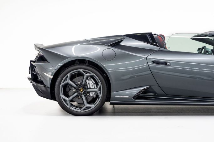 Новый Lamborghini Huracán I Рестайлинг, 5.2 л, 2024 в Дубае от PUPIL OF FATE MOTORS Серый цвет. Европейская | AUTO.AE