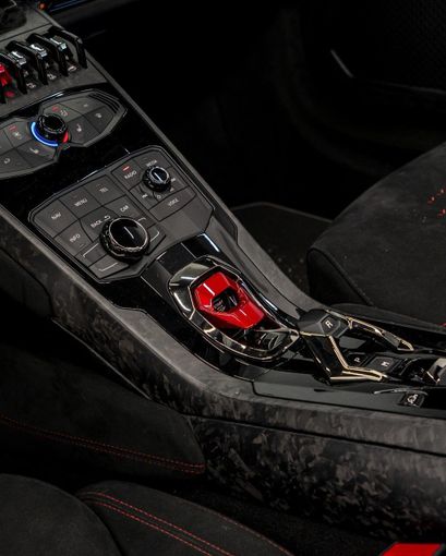 Подержанный Lamborghini Huracán I Рестайлинг, 5.2 л, 2019 в Дубае от GCC Super Motors Красный цвет. GCC | AUTO.AE