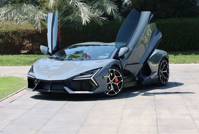 Lamborghini Revuelto, 2025 купе спорт класса в Дубае от POF RENTAL серый цвет | AUTO.AE