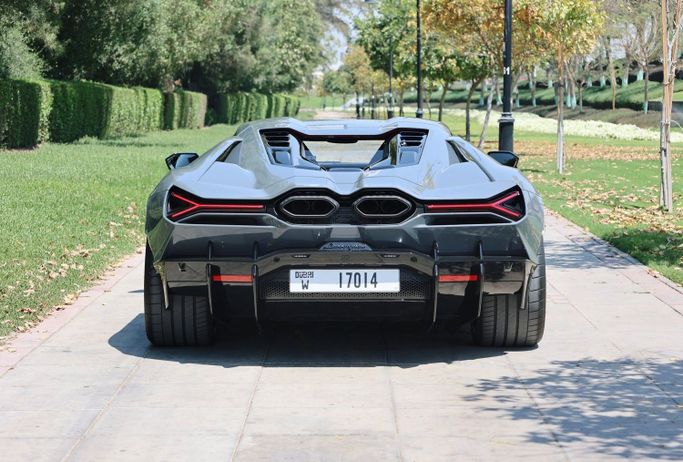 Lamborghini Revuelto, 2025 купе спорт класса в Дубае от POF RENTAL серый цвет | AUTO.AE