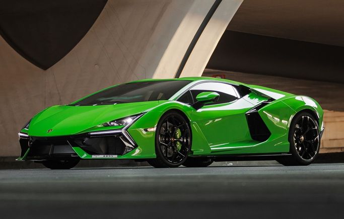 Lamborghini Revuelto, 2024 купе спорт класса в Дубае от AVA car rental зеленый цвет | AUTO.AE