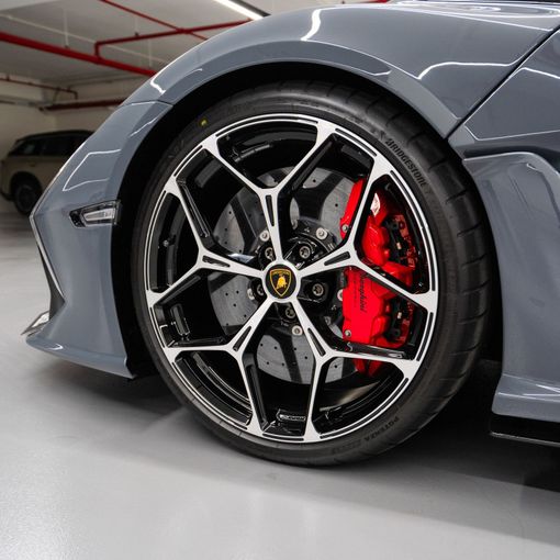 Lamborghini Revuelto, 2024 купе спорт класса в Дубае от DEIZ серый цвет | AUTO.AE