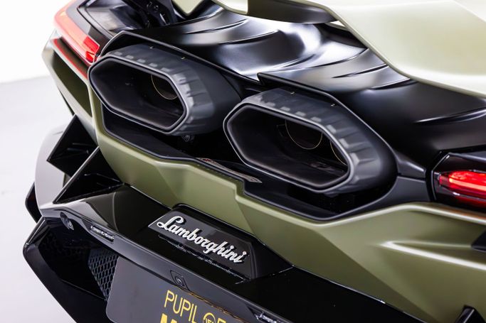 Подержанный Lamborghini Revuelto, 6.5 л, 2024 в Дубае от PUPIL OF FATE MOTORS Зеленый цвет. GCC | AUTO.AE