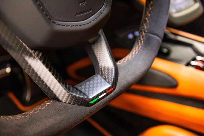 Подержанный Lamborghini Revuelto, 6.5 л, 2024 в Дубае от PUPIL OF FATE MOTORS Зеленый цвет. GCC | AUTO.AE