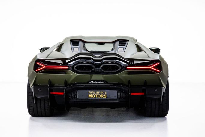 Подержанный Lamborghini Revuelto, 6.5 л, 2024 в Дубае от PUPIL OF FATE MOTORS Зеленый цвет. GCC | AUTO.AE
