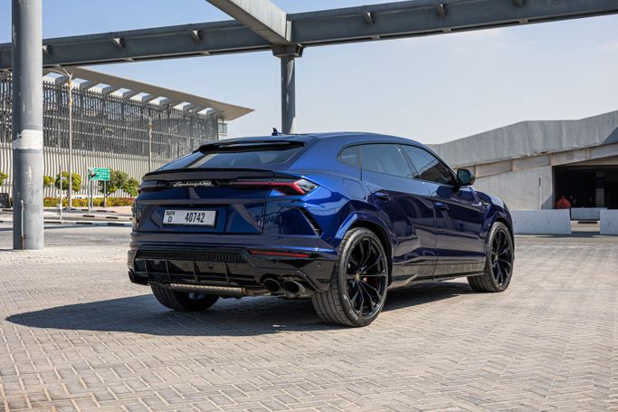 Lamborghini Urus I, 2022 внедорожник 5 дв. спорт класса в Дубае от POF RENTAL синий цвет | AUTO.AE