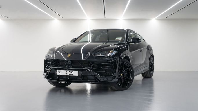 Lamborghini Urus I, 2022 внедорожник 5 дв. спорт класса в Дубае от POF RENTAL черный цвет | AUTO.AE