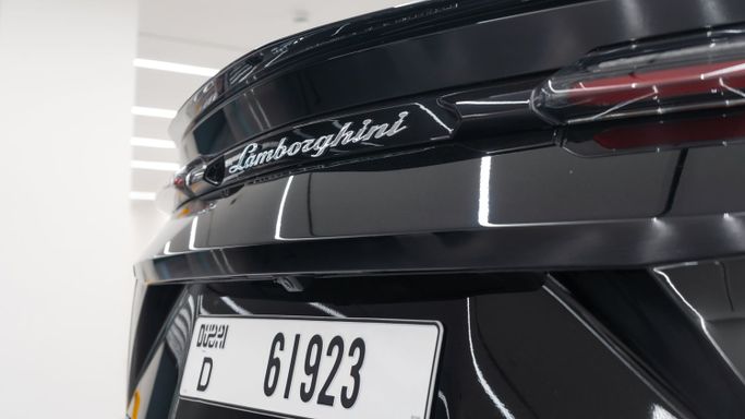 Lamborghini Urus I, 2022 внедорожник 5 дв. спорт класса в Дубае от POF RENTAL черный цвет | AUTO.AE