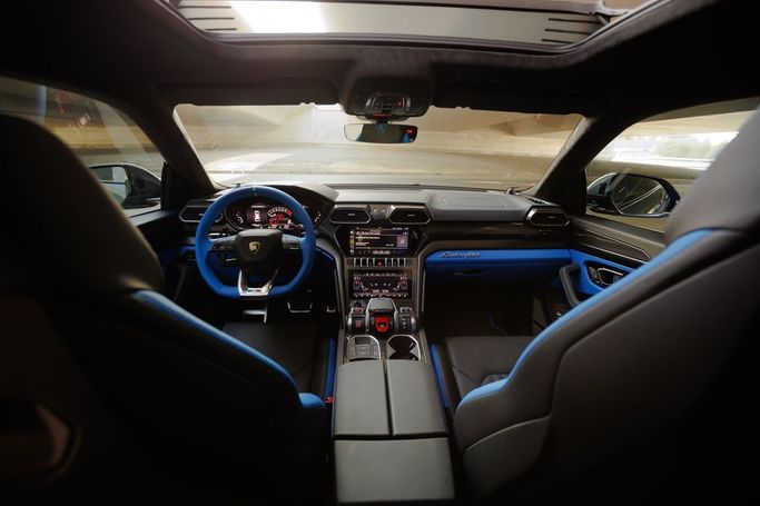 Lamborghini Urus S I Рестайлинг, 2023 внедорожник 5 дв. s спорт класса в Дубае от AVA car rental серый цвет | AUTO.AE