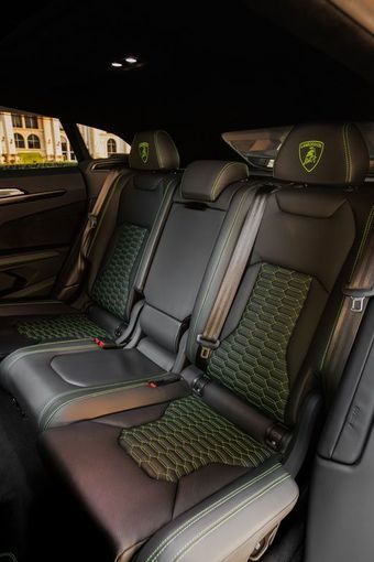 Lamborghini Urus S I Рестайлинг, 2023 внедорожник 5 дв. s спорт класса в Дубае от AVA car rental зеленый цвет | AUTO.AE