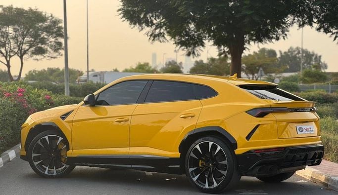 Подержанный Lamborghini Urus I, 4.0 л, 2019 в Дубае от VIP Stars Желтый цвет. Европейская | AUTO.AE