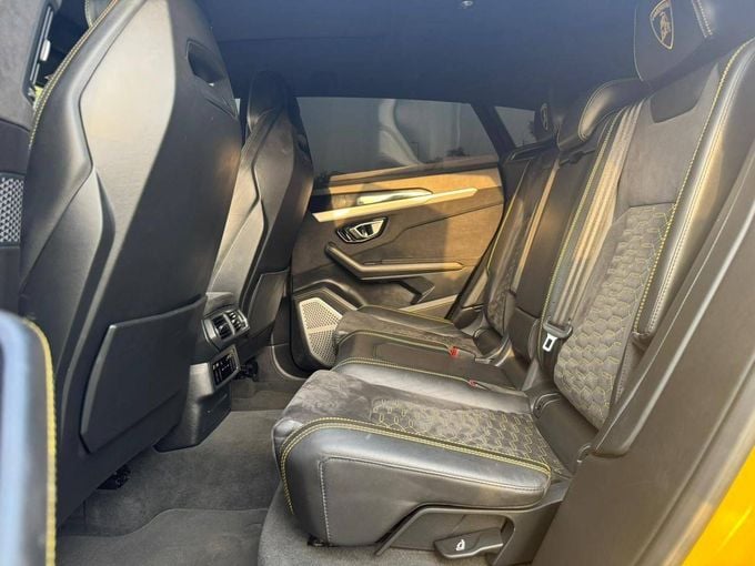 Подержанный Lamborghini Urus I, 4.0 л, 2019 в Дубае от VIP Stars Желтый цвет. Европейская | AUTO.AE