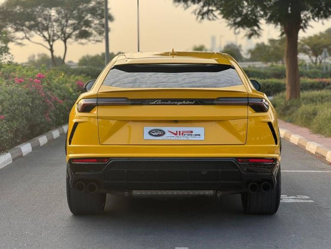 Подержанный Lamborghini Urus I, 4.0 л, 2019 в Дубае от VIP Stars Желтый цвет. Европейская | AUTO.AE
