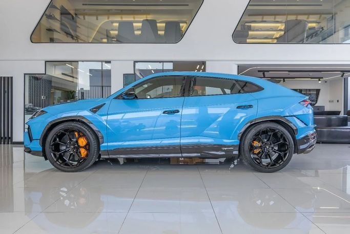 مستعملة Lamborghini Urus Performante أنا شد الوجه, 4.0 l, 2023 في في دبي من Laith Alobaidi Motors، اللون أزرق فاتح. مواصفات الخليج | AUTO.AE