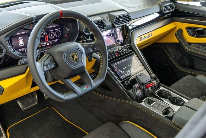 جديدة Lamborghini Urus S أنا شد الوجه, 4.0 l, 2024 في في دبي من Laith Alobaidi Motors، اللون أصفر. المواصفات الأوروبية | AUTO.AE