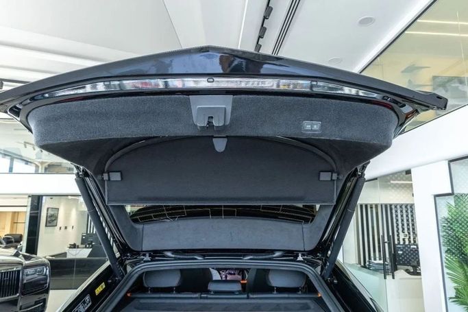 مستعملة Lamborghini Urus Se أنا شد الوجه, 4.0 l, 2025 في في دبي من Laith Alobaidi Motors، اللون أسود. المواصفات الأوروبية | AUTO.AE