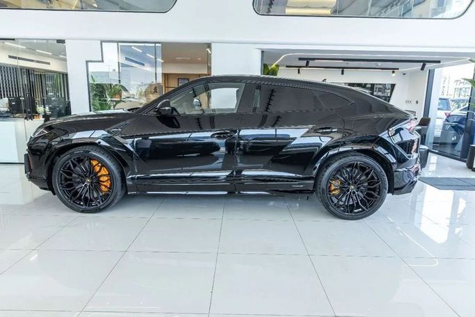 مستعملة Lamborghini Urus Se أنا شد الوجه, 4.0 l, 2025 في في دبي من Laith Alobaidi Motors، اللون أسود. المواصفات الأوروبية | AUTO.AE
