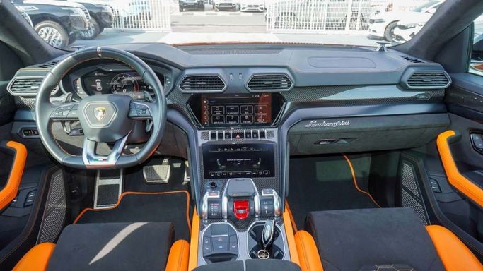 Подержанный Lamborghini Urus Performante I Рестайлинг, 4.0 л, 2024 в Дубае от F7 Motors Оранжевый цвет. Европейская | AUTO.AE