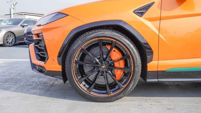 Подержанный Lamborghini Urus Performante I Рестайлинг, 4.0 л, 2024 в Дубае от F7 Motors Оранжевый цвет. Европейская | AUTO.AE