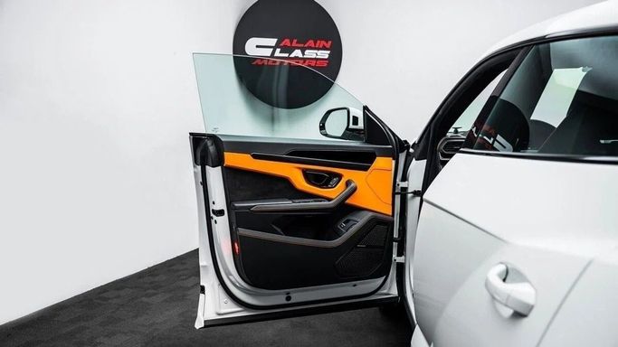 Подержанный Lamborghini Urus S I Рестайлинг, 4.0 л, 2024 в Дубае от Al Ain Class Motors Белый цвет. Европейская | AUTO.AE