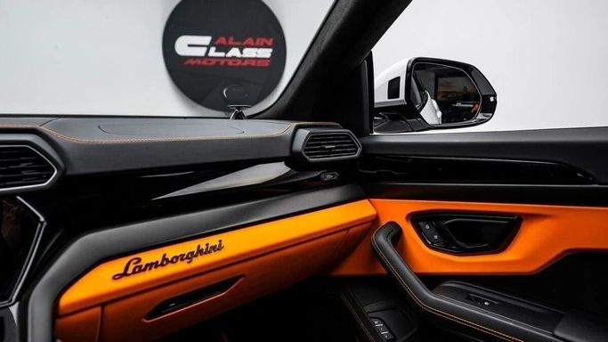Подержанный Lamborghini Urus S I Рестайлинг, 4.0 л, 2024 в Дубае от Al Ain Class Motors Белый цвет. Европейская | AUTO.AE