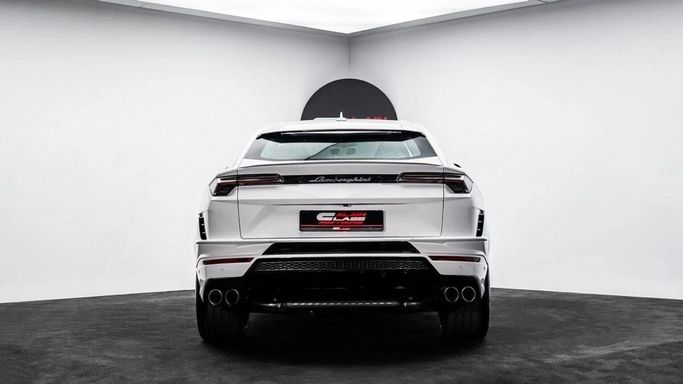 Подержанный Lamborghini Urus S I Рестайлинг, 4.0 л, 2024 в Дубае от Al Ain Class Motors Белый цвет. Европейская | AUTO.AE