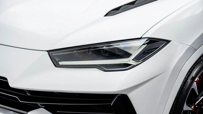 Подержанный Lamborghini Urus S I Рестайлинг, 4.0 л, 2024 в Дубае от Al Ain Class Motors Белый цвет. Европейская | AUTO.AE