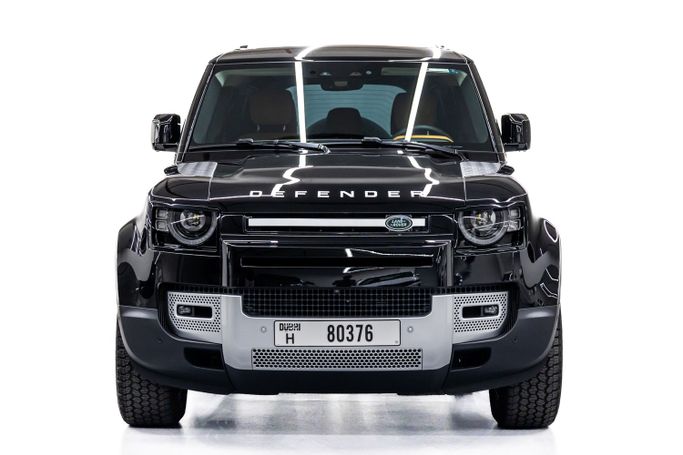 Land Rover Defender 110 II, 2024 внедорожник 5 дв. 110 стандарт класса в Дубае от POF RENTAL черный цвет | AUTO.AE