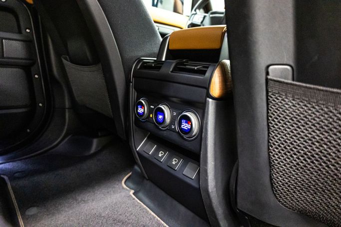 Land Rover Defender 110 ثانياً, 2024 قياسي دفع رباعي 5 أبواب 110 للتأجير في في دبي من POF RENTAL، اللون أسود | AUTO.AE