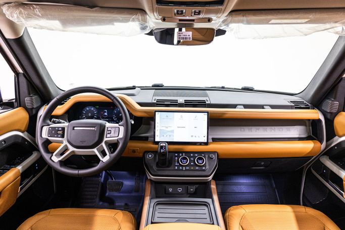 Land Rover Defender 110 ثانياً, 2024 قياسي دفع رباعي 5 أبواب 110 للتأجير في في دبي من POF RENTAL، اللون أبيض | AUTO.AE