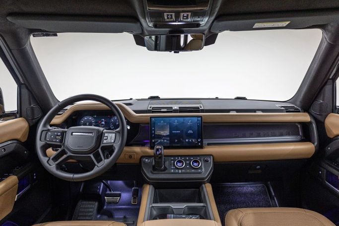 Land Rover Defender 110 ثانياً, 2025 قياسي دفع رباعي 5 أبواب 110 للتأجير في في دبي من POF RENTAL، اللون رمادي | AUTO.AE
