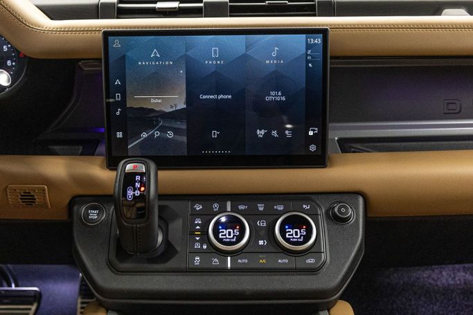 Land Rover Defender 110 ثانياً, 2025 قياسي دفع رباعي 5 أبواب 110 للتأجير في في دبي من POF RENTAL، اللون رمادي | AUTO.AE