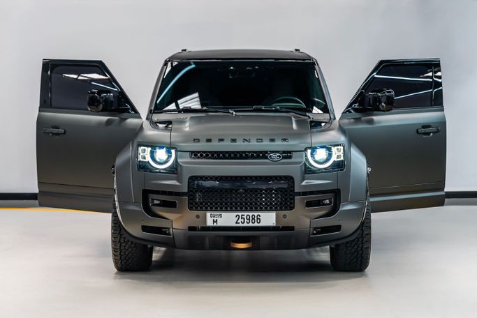 Land Rover Defender Octa II, 2025 внедорожник 5 дв. 110 стандарт класса в Дубае от POF RENTAL черный цвет | AUTO.AE