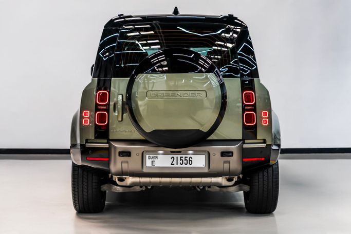 Land Rover Defender 110 II, 2025 внедорожник 5 дв. 110 стандарт класса в Дубае от POF RENTAL зеленый цвет | AUTO.AE