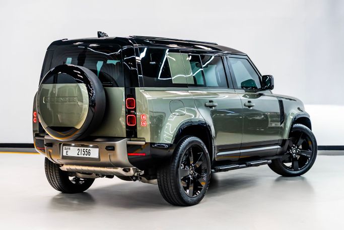Land Rover Defender 110 II, 2025 внедорожник 5 дв. 110 стандарт класса в Дубае от POF RENTAL зеленый цвет | AUTO.AE