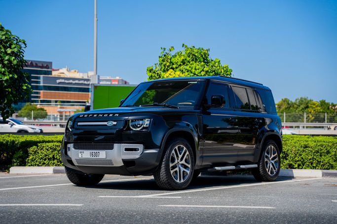 Land Rover Defender 110 II, 2024 внедорожник 5 дв. 110 стандарт класса в Дубае от POF RENTAL черный цвет | AUTO.AE
