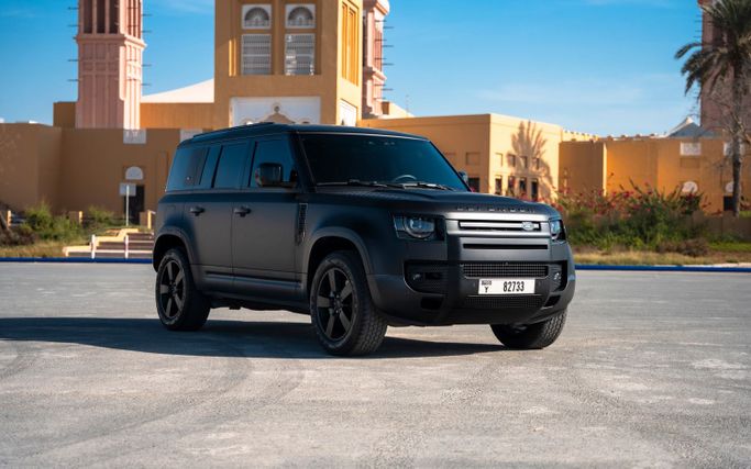 Land Rover Defender 130 II, 2024 внедорожник 5 дв. 130 стандарт класса в Дубае от Macan Luxury Motors черный цвет | AUTO.AE